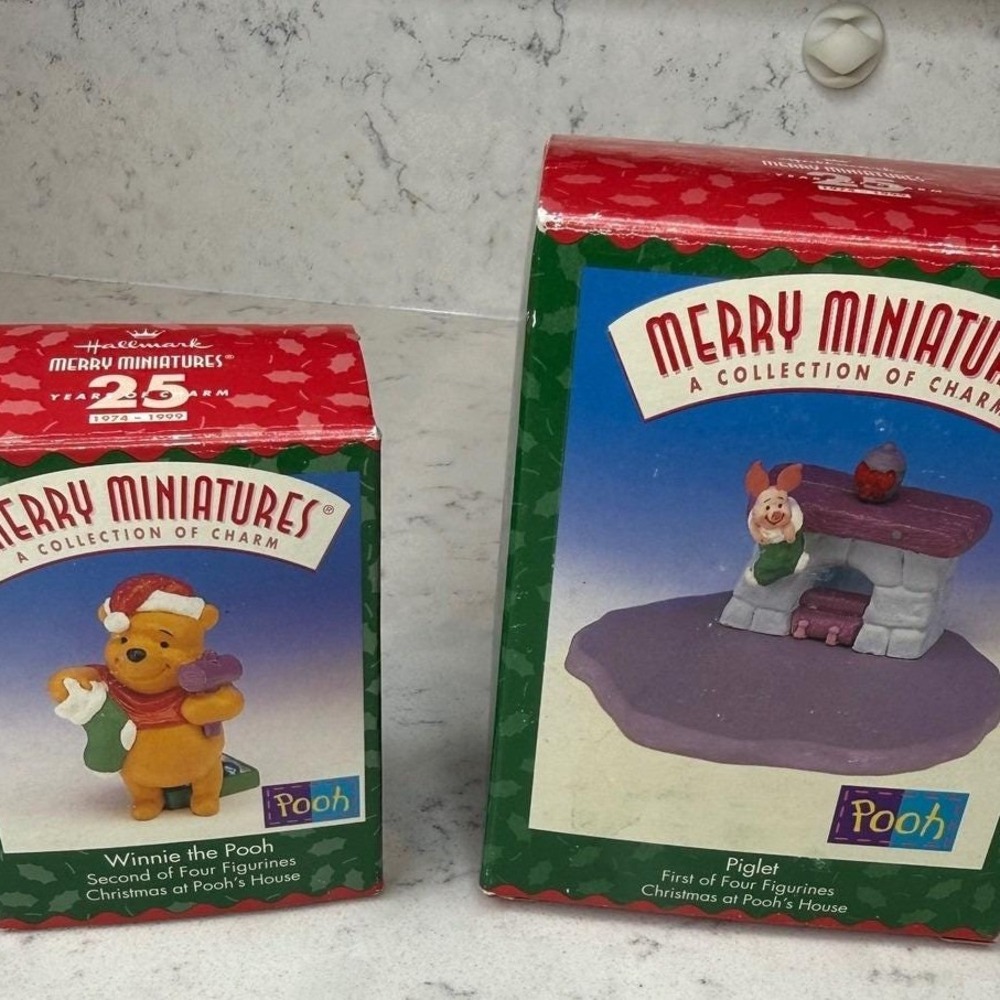 Hallmark Merry Miniatures Pooh Piglet Christmas at Poohs House Figurines Set